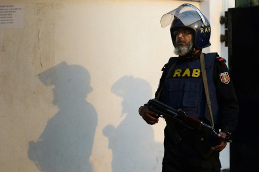 قوة التدخل السريع في بنغلادش تعلن اعتقال ثلاثة أشخ