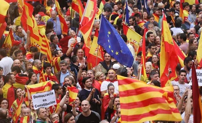 مسيرة لمؤيدي الوحدة في برشلونة ضد استقلال