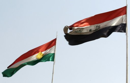 العلمان الكردي والعراقي يرفرفان جنبا الى جنب في كر
