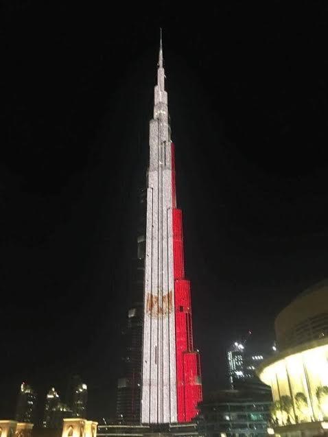 ​برج خليفة الإماراتي يكتسي بألوان علم مصر