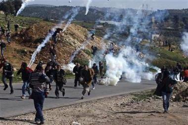 إصابة 5 فلسطينيين واعتقال أحدهم إثر قمع الاحتلال ل