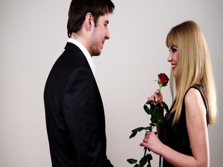  7 أشياء يجب أن تُأخذ الاعتبار قبل التقدم للزواج م