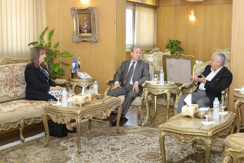 اللواء بحري أيمن صالح مع القنصل البريطاني