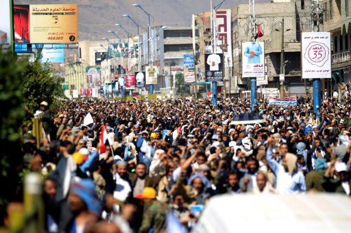 يمنيون يتظاهرون في صنعاء ضد الحصار الذي يفرضه التح
