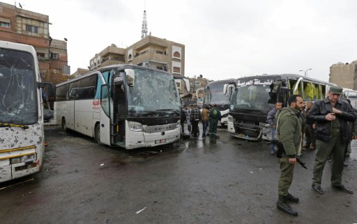عناصر أمن ومدنيون في موقع تفجيرين داميين في دمشق ف