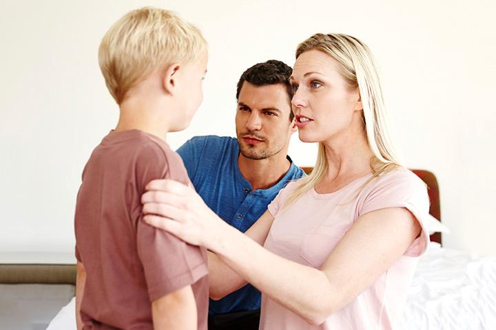 5 أخطاء تربوية يقع فيها الآباء.. هكذا تتجنبها