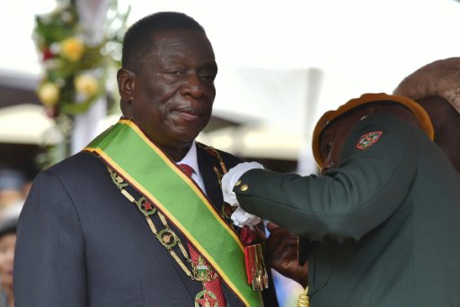 الرئيس الجديد في زيمبابوي إيمرسون منانغاغو أدى الي