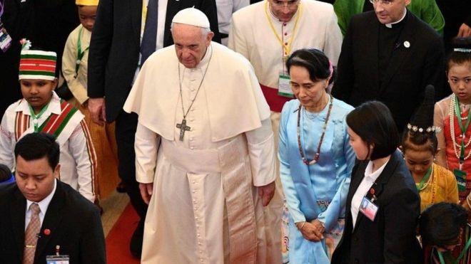 دعا البابا أفراد المجتمع في ميانمار إلى الحفاظ على