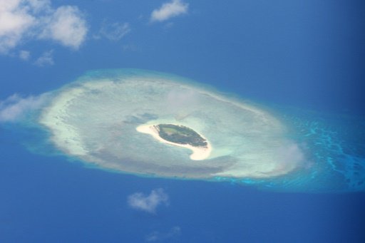 صورة  تظهر فيها شعاب في جزر سبراتلي في بحر الصين ا