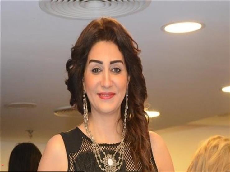 الفنانة وفاء عامر