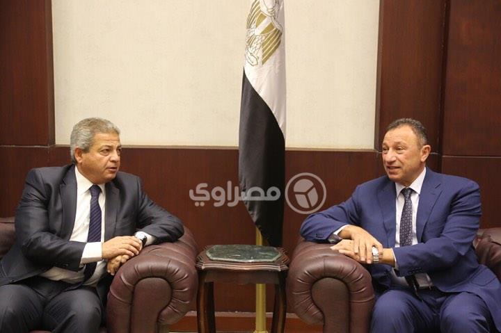جانب من جلسة محمود الخطيب مع وزير الشباب والرياضة