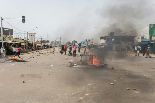 متظاهرون يواجهون قوات الامن في توغو في 18 تشرين ال