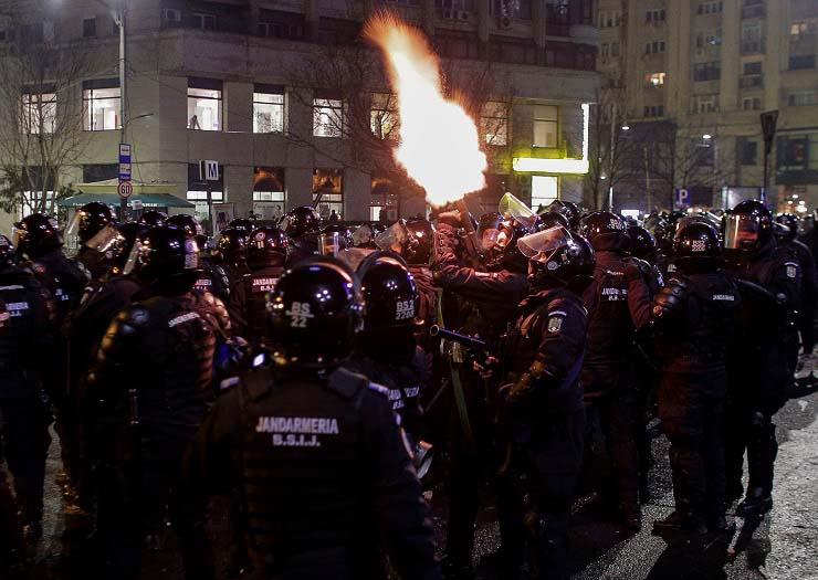 اشتباكات جديدة مع المتظاهرين في رومانيا
