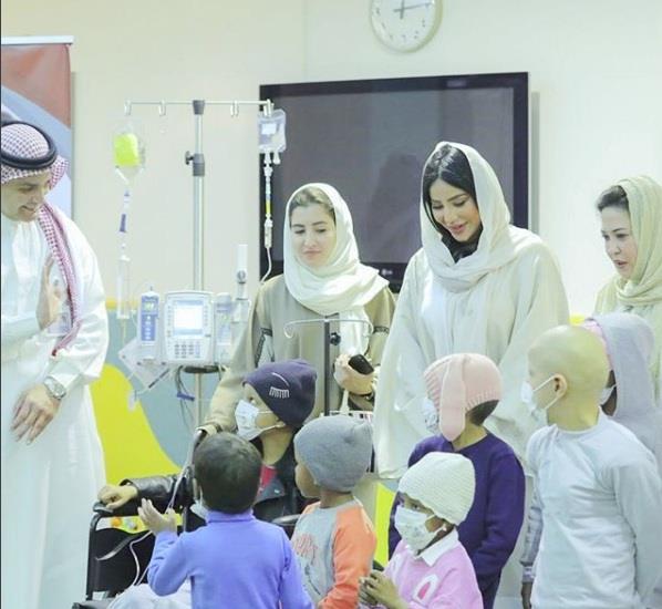لجين عمران تزور مركز الملك فهد لأورام الأطفال