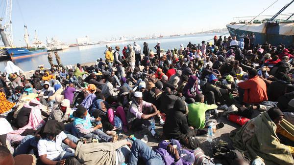 10 لاجئ في ليبيا يمكن نقلهم إلى أوروبا
