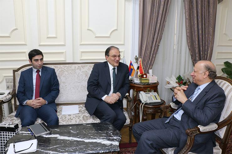 محافظ القاهرة يستقبل سفير أرمينيا 