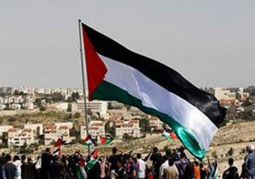 مئات الفلسطينيين يتظاهرون