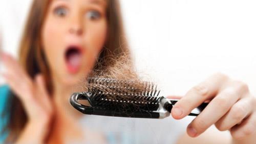 لماذا يزداد تساقط الشعر في فصل الخريف؟