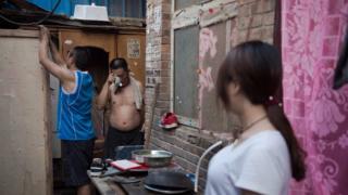 قدرت السلطات الصينية عدد من يعيشيون تحت خط الفقر ا