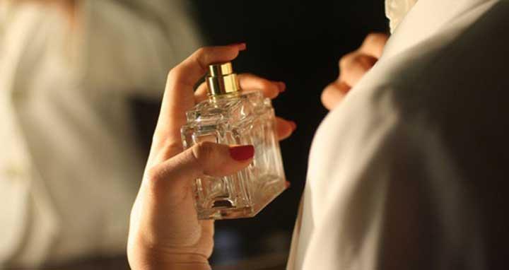  حيل لجعل رائحة عطرك تدوم طويلًا