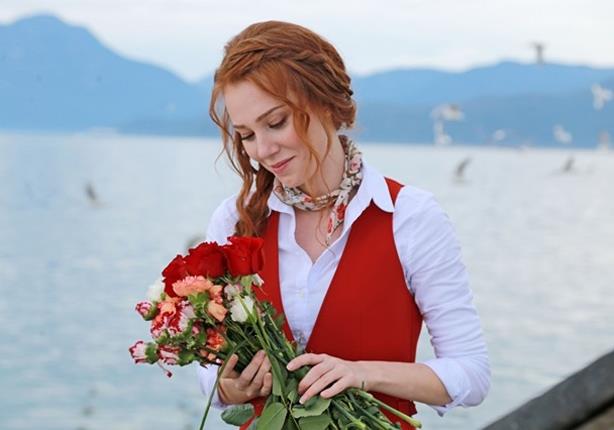 الممثلة التركية إلشين سانجو