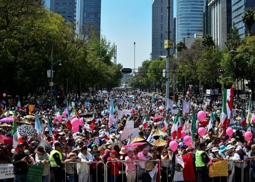 مكسيكيون في تظاهرة ضد الرئيس الاميركي دونالد ترامب