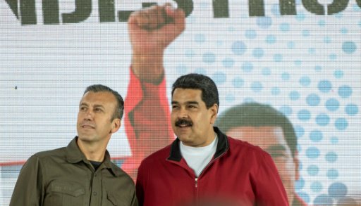 الرئيس الفنزويلي نيكولاس مادورو (يمين) ونائبه طارق
