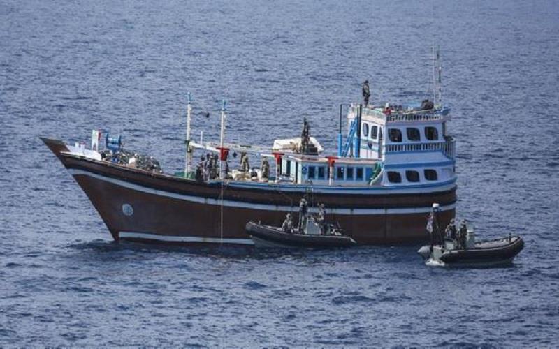 سفن مصرية رصدت احتجاز الحوثيين لعشرات من سفن الإغا