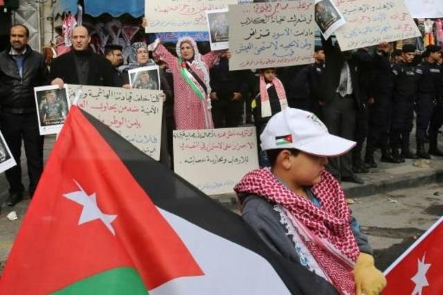 أردنيون يتظاهرون تأييدا لأجهزة الامن في عمان 23 دي