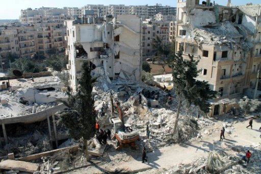 دمار جراء غارة على ادلب في 7 شباط/فبراير 2017