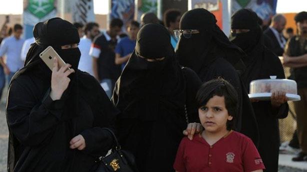  المرأة السعودية لا تزال بحاجة إلى إذن ولي لها لمم