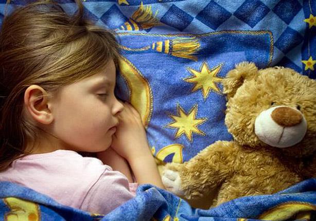 عادات الوالدين تؤثر على نوم الطفل