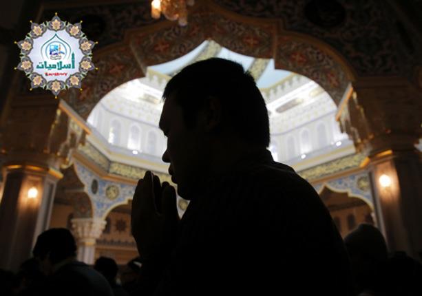كيف يصلى من جاء متأخرا وراء الإمام فى صلاة الجماعة