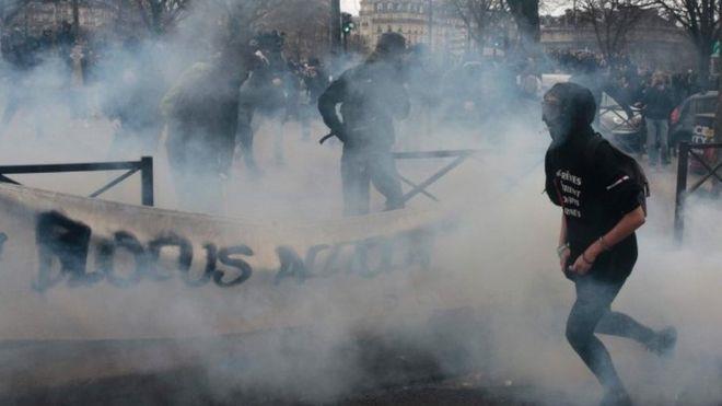 آلاف يشاركون في احتجاجات ضد عنف الشرطة في باريس 
