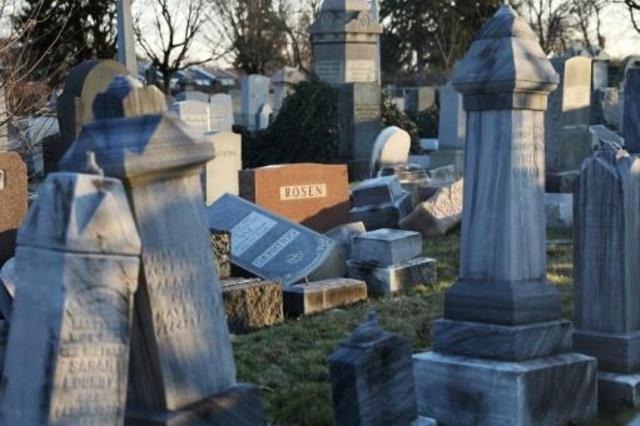 مقبرة يهودية في فيلادلفيا للتدنيس