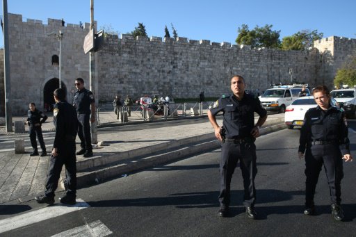 انتشار للشرطة الاسرائيلية امام باب الساهرة في القد