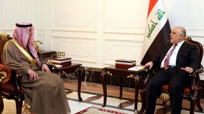 الجبير (يسار) هو أول وزير خارجية سعودي يزور العراق