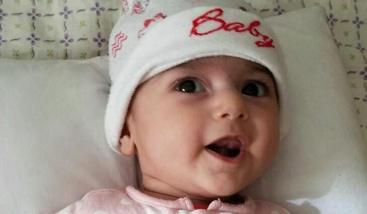 طفلة إيرانية تصل لأمريكا لتلقي العلاج