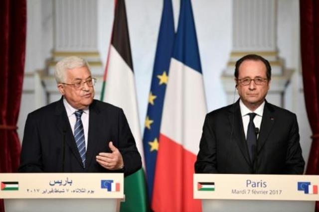 الرئيسان الفرنسي فرنسوا هولاند والفلسطيني محمود عب