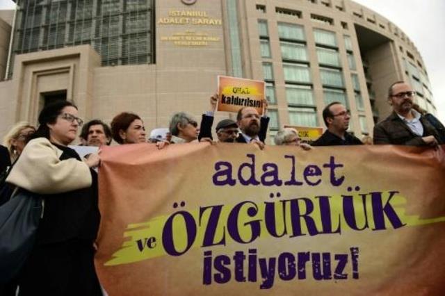 تظاهرة أمام محكمة في اسطنبول - أرشيفية 