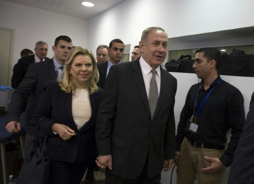 رئيس الوزراء الاسرائيلي بنيامين نتانياهو وزوجته سا