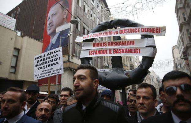 احتجاجات في تركيا على إجراءات هولندا