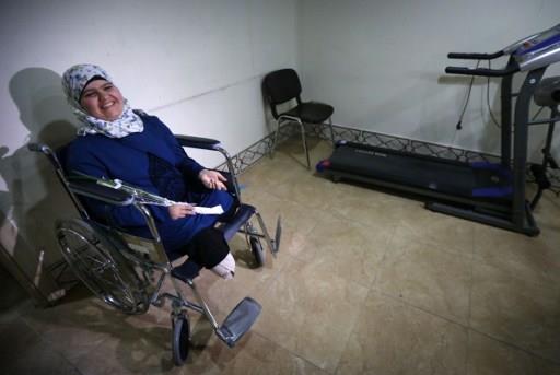 فتاة عراقية فقدت ساقيها في الموصل (أ ف ب)