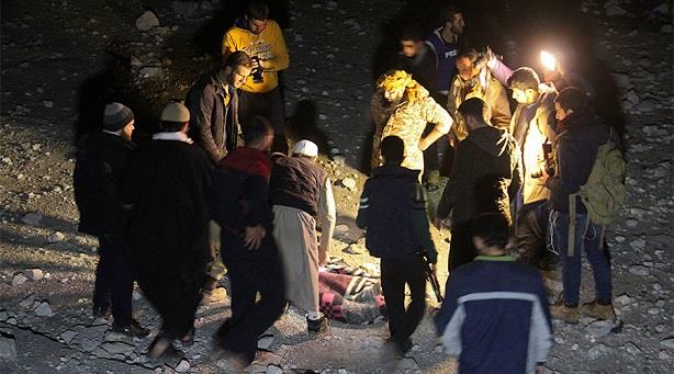 انتشال ضحايا غارة على مسجد بحلب