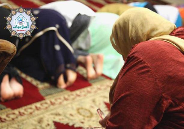 هل يجوز للمرأة أن تؤذن للصلاة إذا كانت الجماعة من 