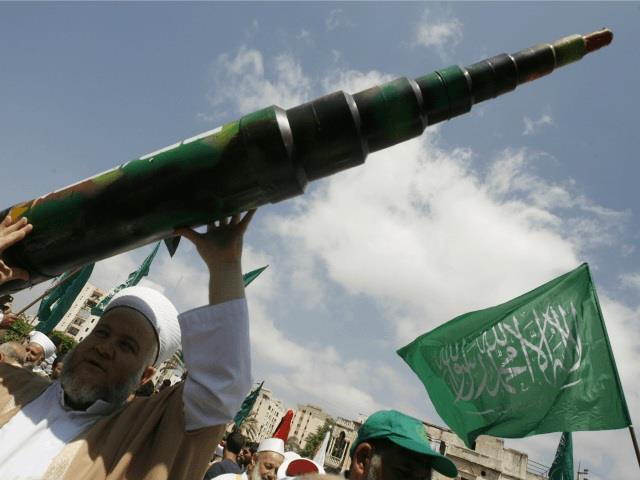حماس ضبطت ورشة تصنيع صواريخ واستولت على مئات الأسل