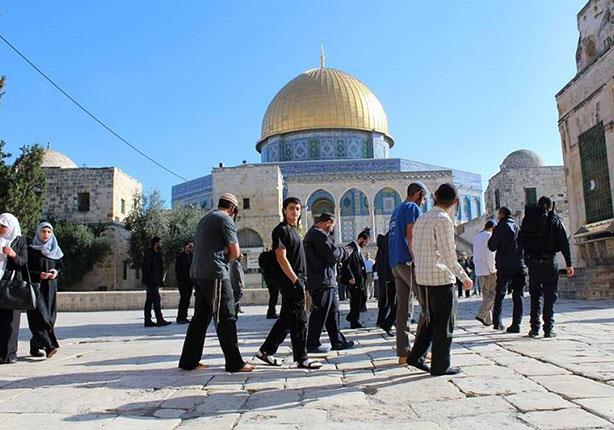 مستوطنون وطلاب يهود يجددون اقتحامهم للمسجد الأقصى
