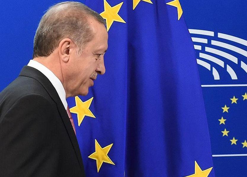 تركيا تبتعد عن الاتحاد الأوروبي أكثر فأكثر