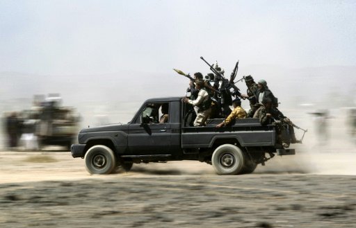 مقاتلون قبليون موالون للحوثيين في احدى ضواحي صنعاء