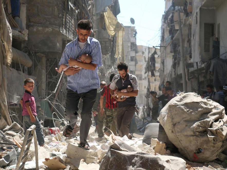 آثار الدمار على أهالي مدينة حمص السورية